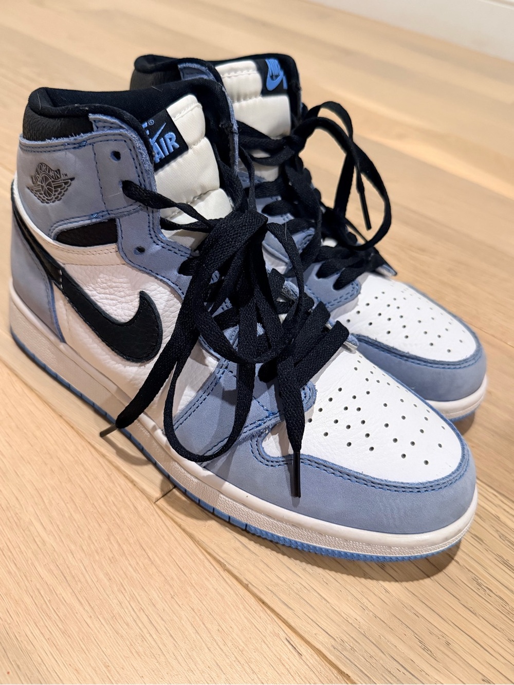 🔥🔥 size 6.5Y - Jordan 1 Retro High OG University Blue